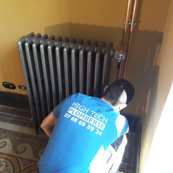 -Raccordement en cuivre d'un radiateur en fonte